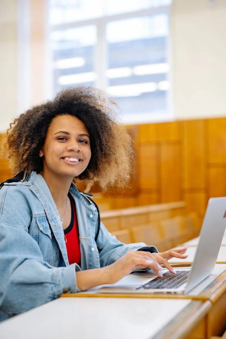 Jeune actif prêt à démarrer un job étudiant