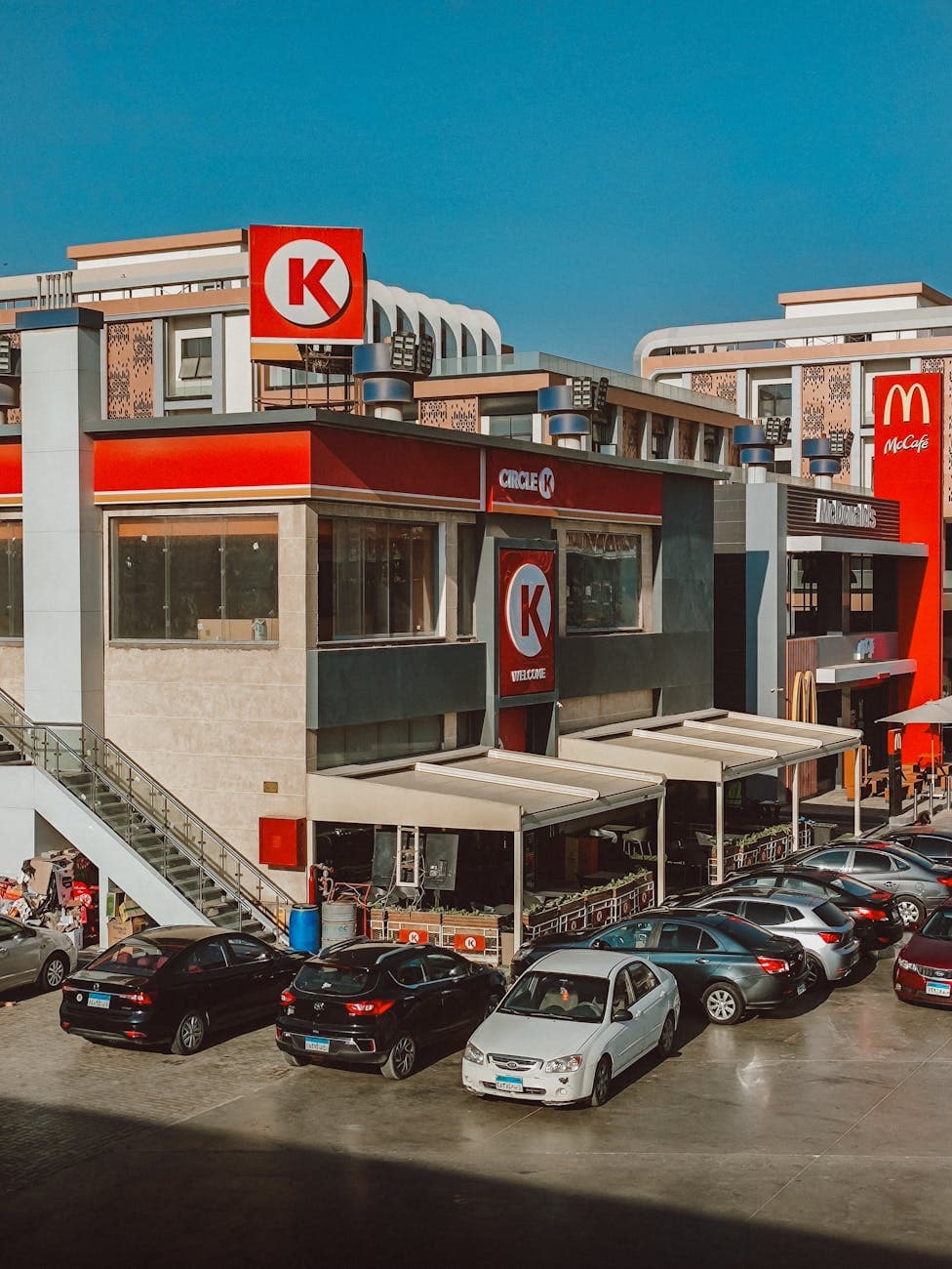 Restaurant rapide avec parking et enseignes